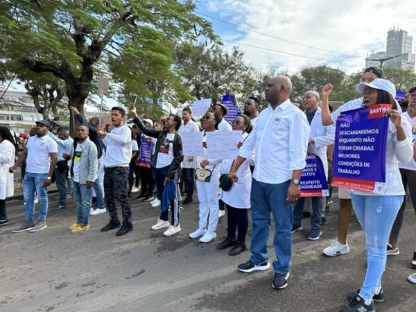 Médicos marcham pela melhoria das condições de diagnóstico e tratamento de doentes